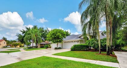 Pet friendly 3-bedroom villa very close to WEF, shopping, amenities