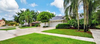 Pet friendly 3-bedroom villa very close to WEF, shopping, amenities