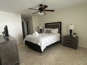 3 bedrooms, WiFi, bed sheets -  Pet friendly 3-bedroom villa very close to WEF, shopping, amenities (Wellington)