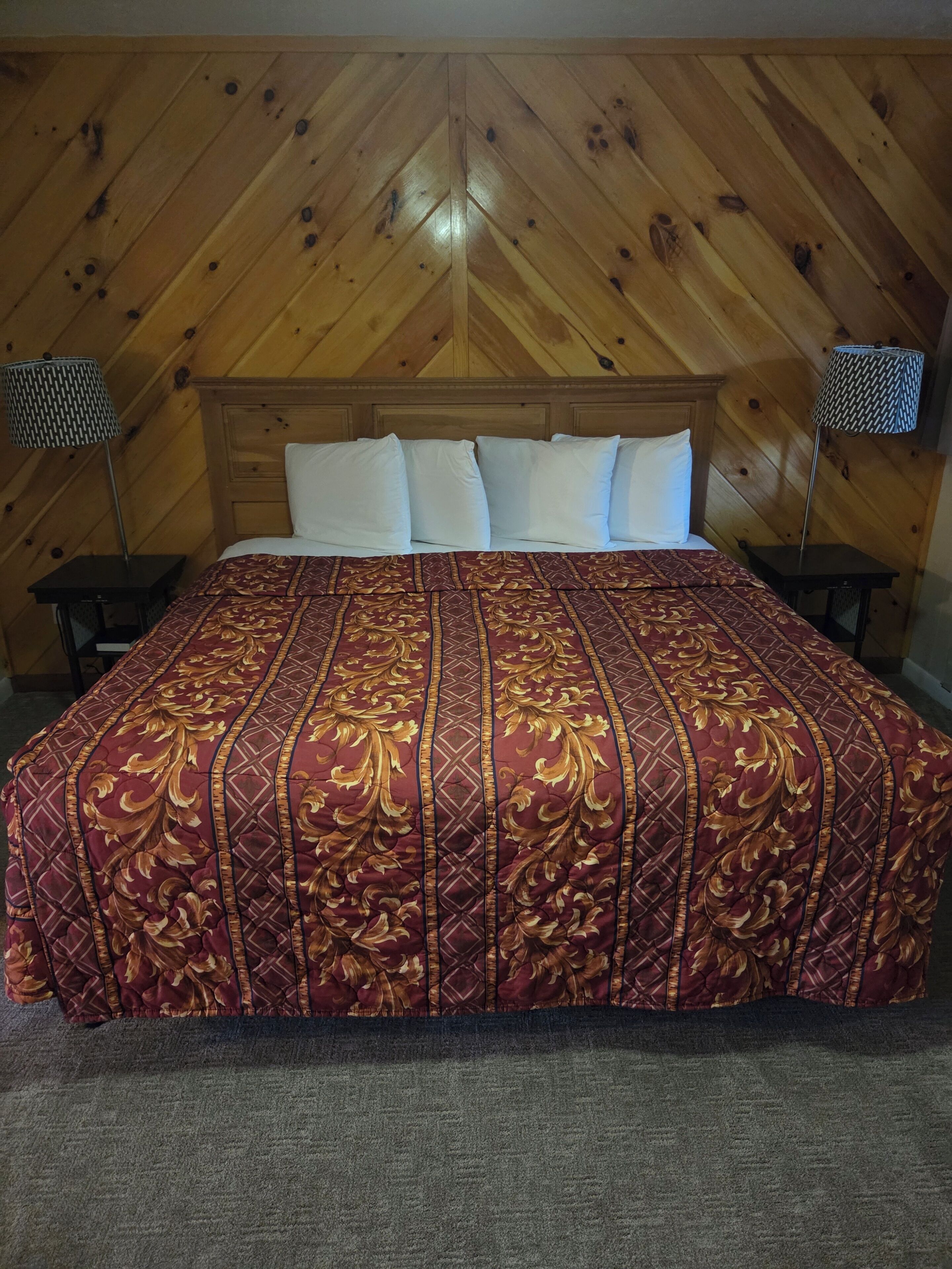 Single Room, 1 King Bed | WiFi (free)
