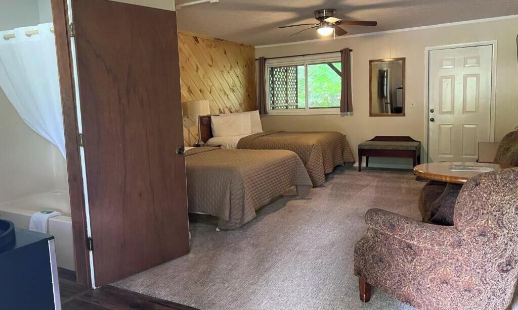 Habitació doble estàndard, 2 llits de matrimoni | Wifi gratuïta 