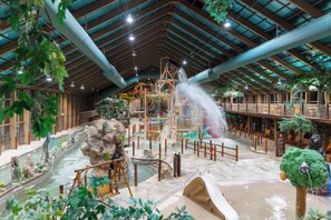 Pool - Gatlinburg, TN. Footsteps away from the Smokey Mountains (Gatlinburg)