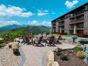 Outdoor dining - Gatlinburg, TN. Footsteps away from the Smokey Mountains (Gatlinburg)