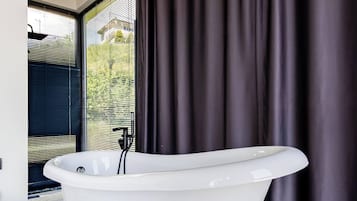 Villa, 2 chambres, accessible aux personnes à mobilité réduite, piscine privée | Salle de bain