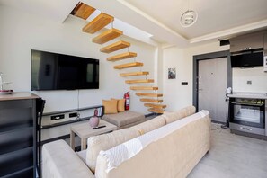 Villa, 2 Schlafzimmer, barrierefrei, eigener Pool | Wohnzimmer