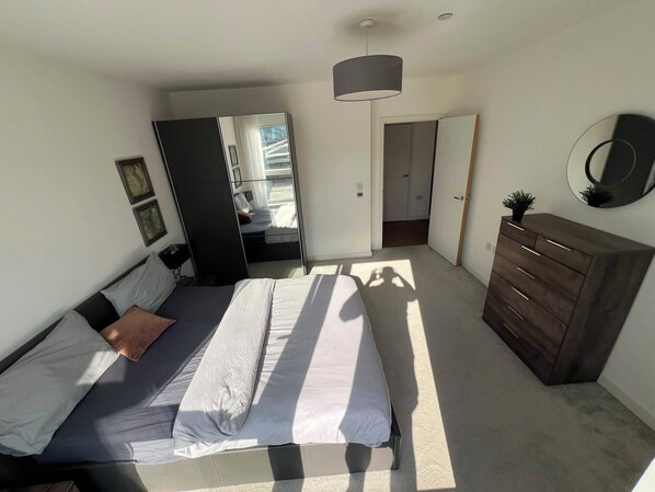 Room - The Lyall - 2 Bedroom (London)