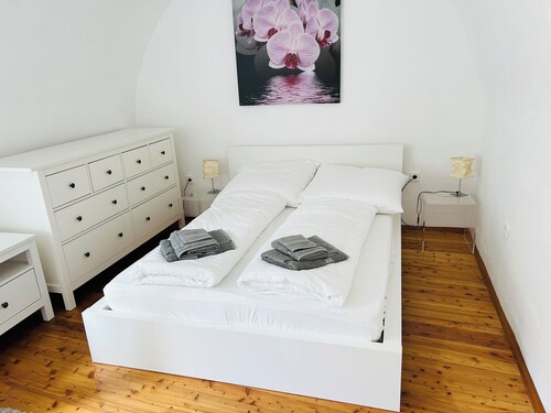 Old Town Apartment on Hoher Markt in the Heart of Krems