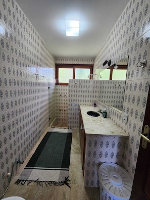 Maison, vue jardin | Salle de bain