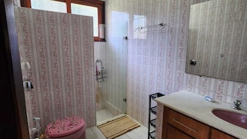 House, Garden View | Bathroom