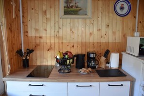 Coffee/tea maker, fridge, microwave, dishwasher