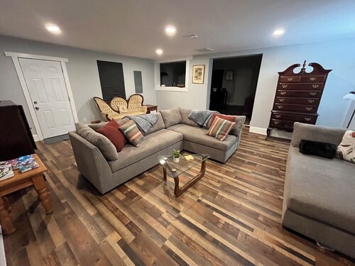 Large 5 bed/5 full baths in the Heart of Taylor's Minutes to Downtown Greenville
