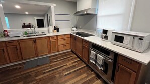 Private kitchen - Spacious 5BR Taylors Home Near Downtown Greenville (Taylors)