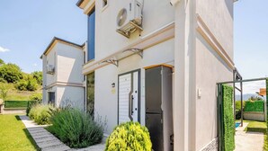 Villa, 2 Bedrooms, Accessible, Smoking | Bahagian luar