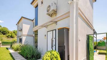 Villa, 2 Bedrooms, Accessible, Smoking | Bahagian luar