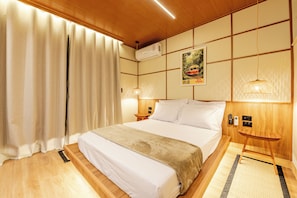 Desk, laptop workspace, iron/ironing board (on request), free WiFi - TOKA Urban Stay (São Paulo)