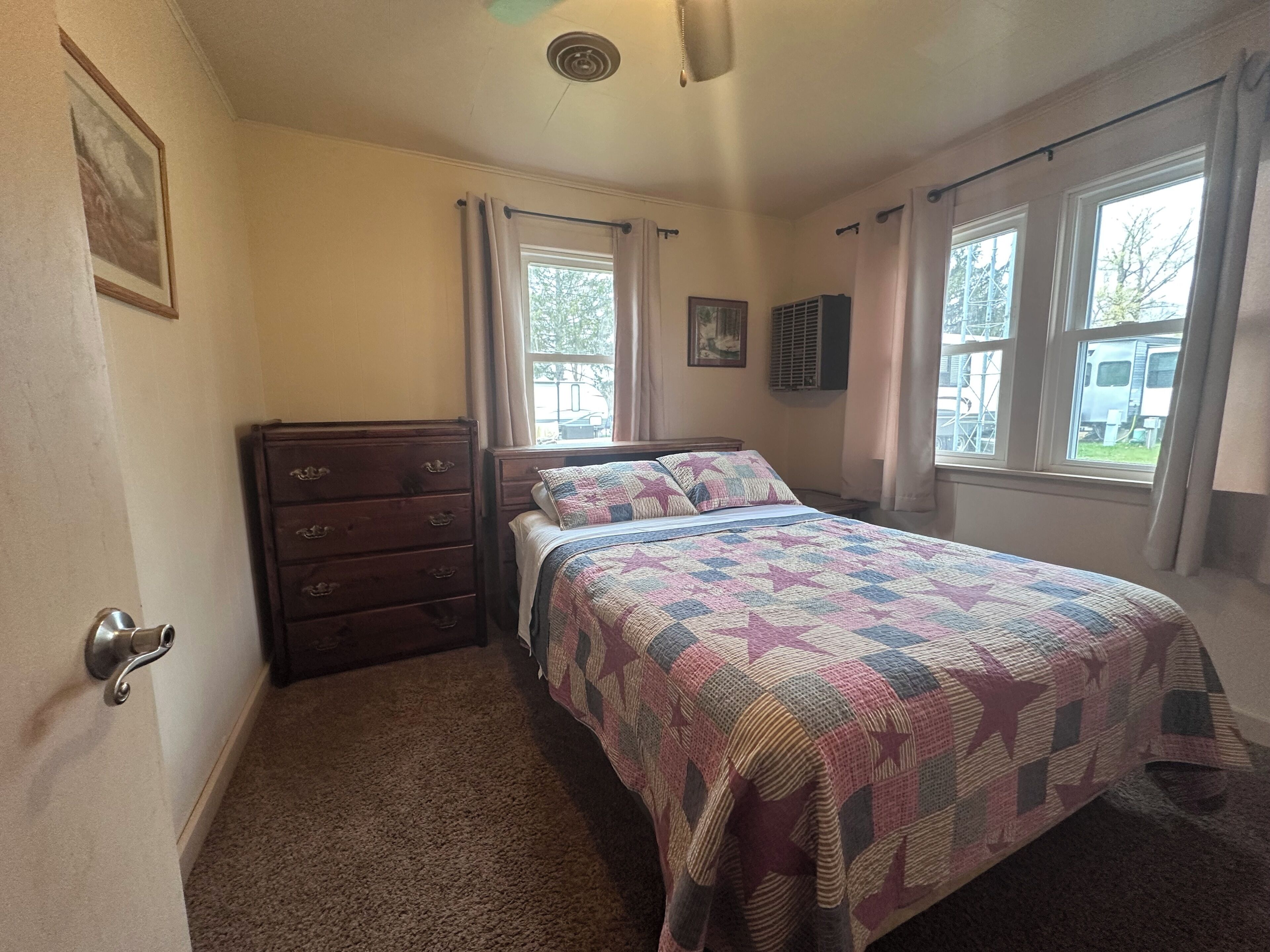3 bedrooms, WiFi, bed sheets