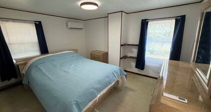 HISTORIC WATERFRONT 2 Bedrooms/4 beds in Chesapeake City with AC