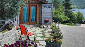 Property grounds - Lakefront Art Studio. Pet Friendly! (Sorrento)