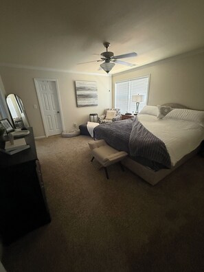 Room - Charming Acworth Retreat with easy access to Food, Fun, and Family Activities! (Acworth)