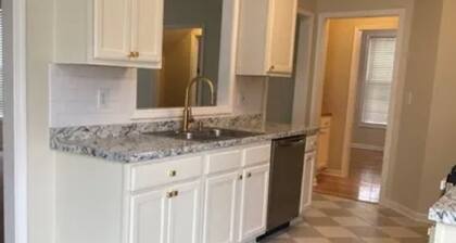 The Launching Pad: Beautifully updated, swim-tennis community, great location!