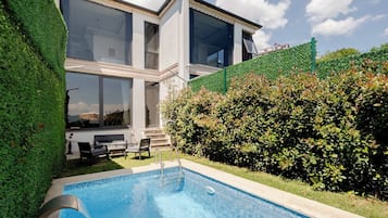 Villa, 2 soverom, tilgjengelighetstilpasset, røyk | Basseng | Utendørsbasseng