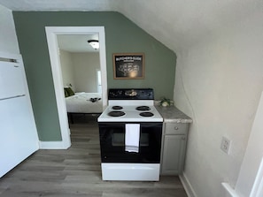 Coffee/tea maker, fridge, microwave, oven