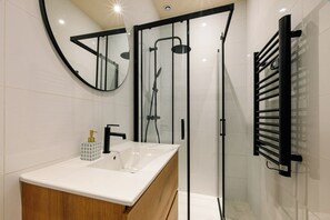 Bathroom - Vrbo Property (Cannes)