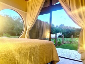 A bedroom with a large window, curtains, and a view of a horse in a field. - Villa Paraíso Jacques - Private Pool, Horses and beach (Provincia de Guanacaste)