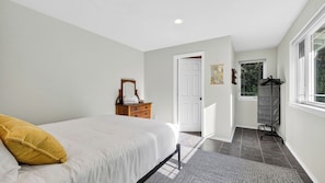 Interior - Edgefield Farmhouse by Avantstay 5-acre Estate Private Trail Access + Hot Tub + Fire Pit + Views (Coupeville)