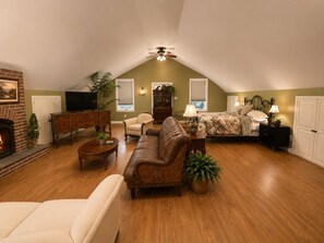 Living area - The Good Neighbor’s Loft (Orrstown)