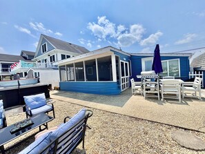 Outdoor dining - Mystic Island Lagoon Front Escape with Private Dock and Hot Tub ⚓️☀️ (Little Egg Harbor Township)