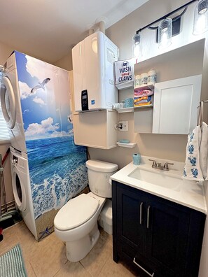 Hair dryer, towels, soap - Mystic Island Lagoon Front Escape with Private Dock and Hot Tub ⚓️☀️ (Little Egg Harbor Township)