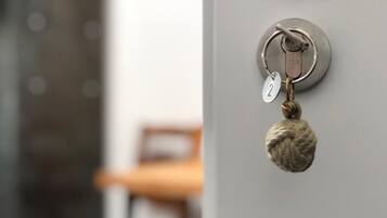 Kahden hengen huone, jokinäköala | Sekalaista