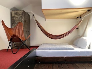 Soundproofing, iron/ironing board, WiFi (free) - Kanal77 (Hamburg)