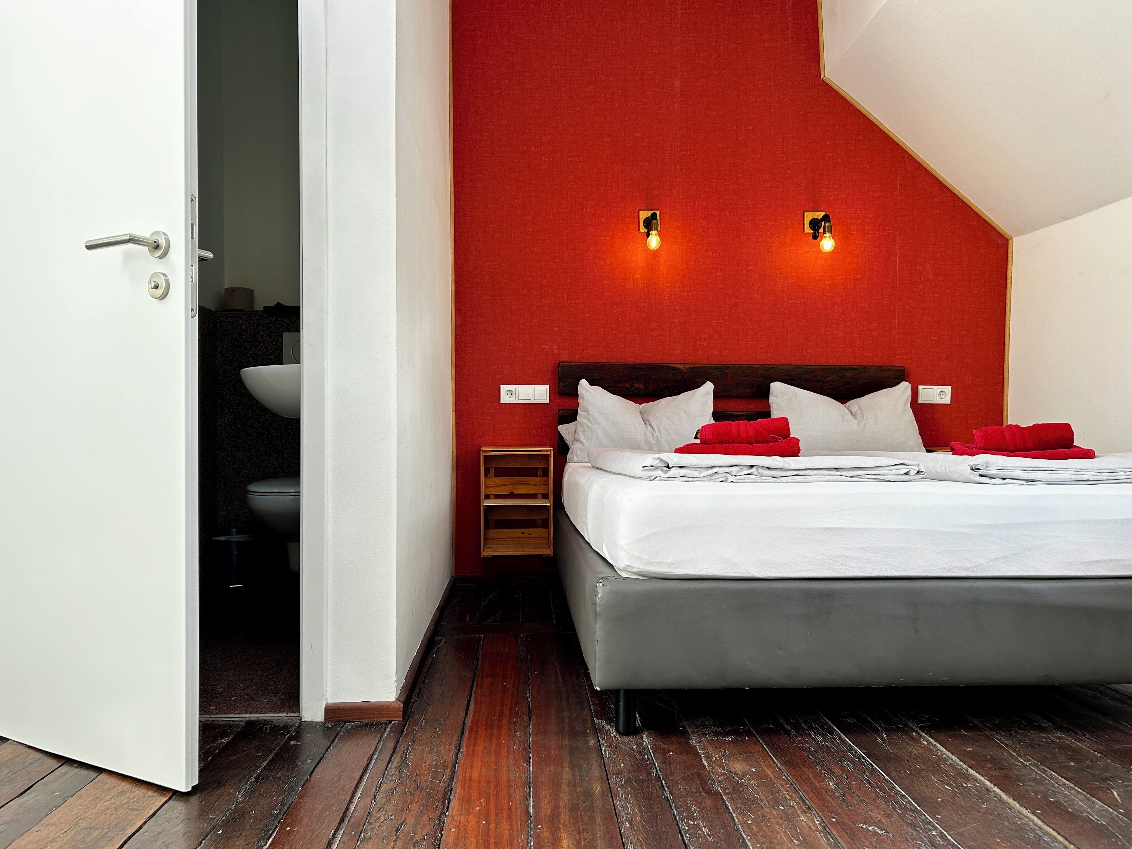 Doppelzimmer, Flussblick | Schallisolierte Zimmer, Bügeleisen/Bügelbrett, kostenloses WLAN
