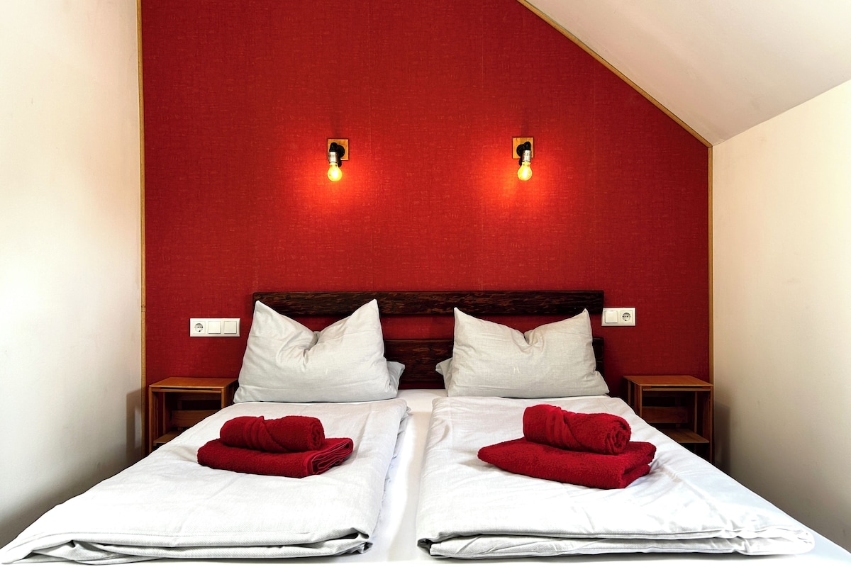 Double Room, River View | Soundproofing, iron/ironing board, WiFi (free)