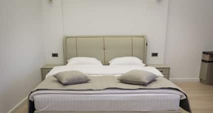 Lchak Hotel