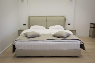 Lchak Hotel