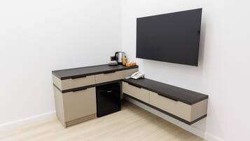 Kamar Twin Comfort, balkon, pemandangan sungai | Interior