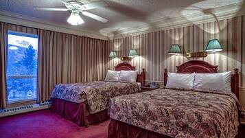 Habitación estándar, 2 camas de matrimonio | Wifi gratis