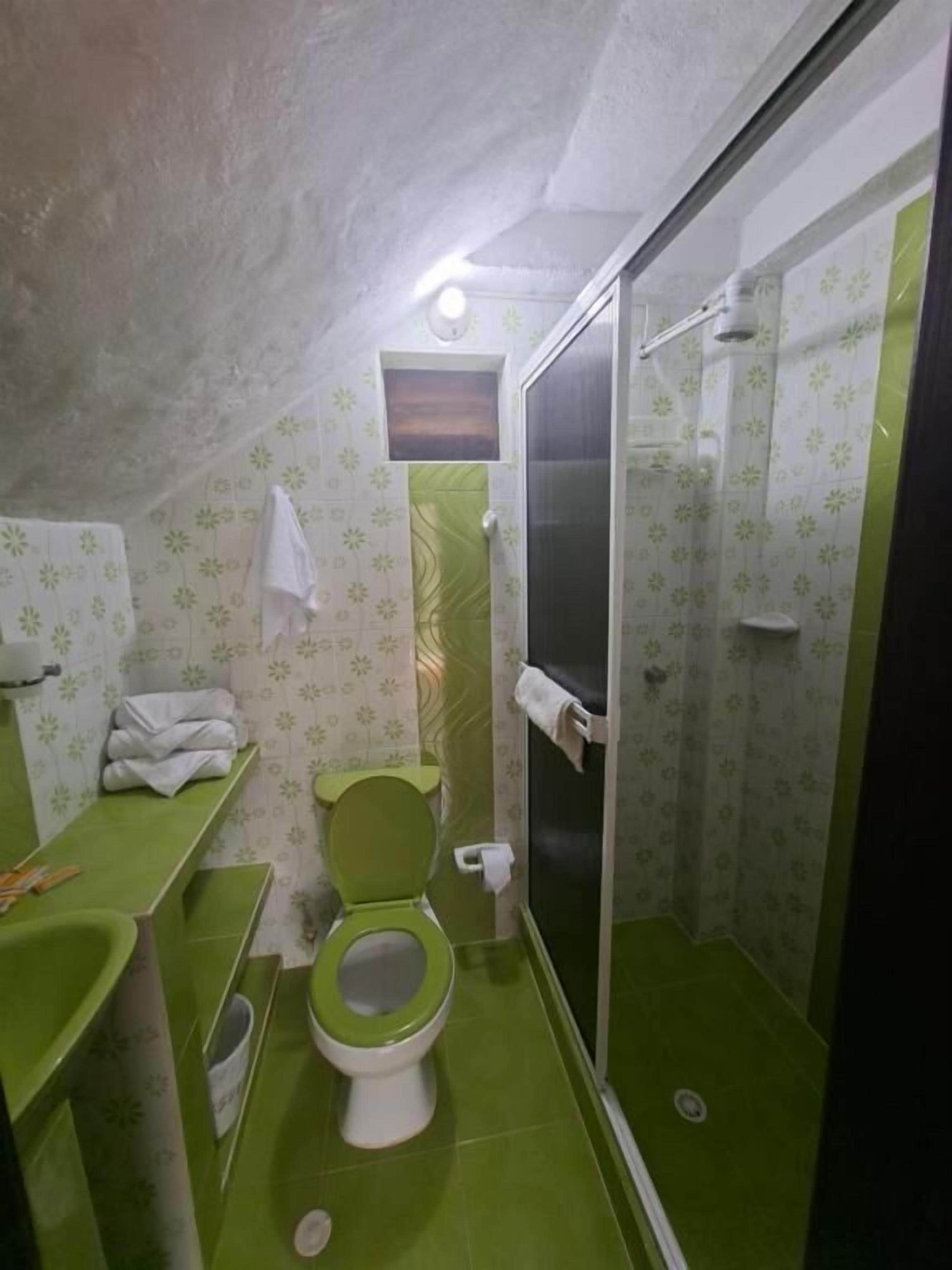 Luxury Room, Garden View | Bathroom