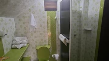 Luxury Room, Garden View | Bathroom
