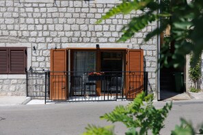 Exterior - Historic Waterfront Apartment (Muo)