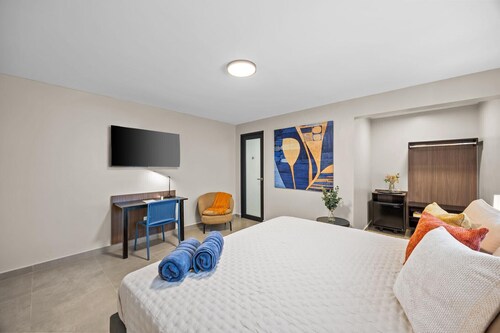 Isla Verde Ocean Breeze | Luxury Beach Suites 2G