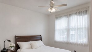 Room - Modern 2-Bedroom Apartment | Free Parking | Fully Equipped | Laval (Laval)