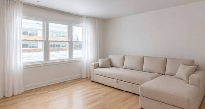 Modern 2-Bedroom Apartment | Free Parking | Fully Equipped | Laval