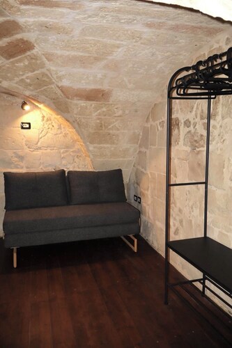 A historic stone house in Lecce: Timeless elegance • silence • light