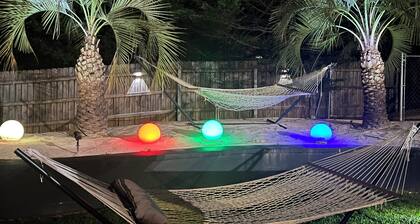 Private Suite with backyard pool oasis! No Parties