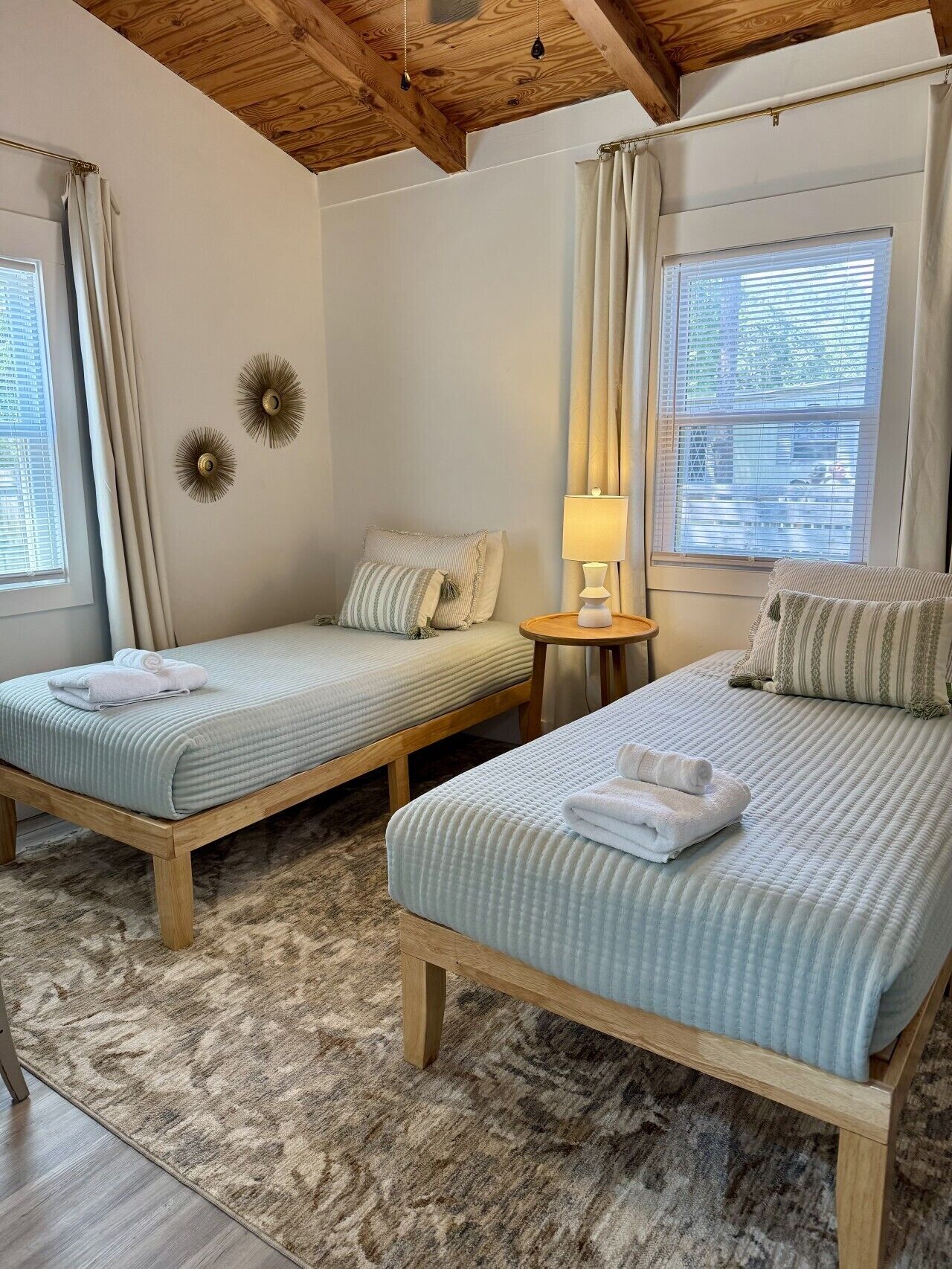 2 bedrooms, desk, iron/ironing board, WiFi (free)