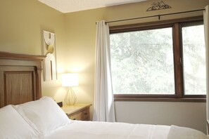 Iron/ironing board, WiFi, bed sheets - Charming 2-bedroom house in Wasilla perfect for your getaway (Wasilla)